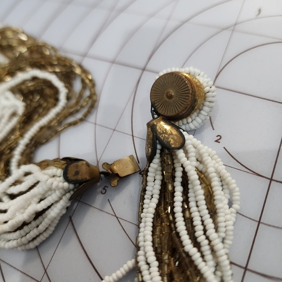 ๐ฉ๐ถ๐ป๐๐ฎ๐ด๐ฒ ๐๐ผ๐น๐ฑ ๐ฎ๐ป๐ฑ ๐ช๐ต๐ถ๐๐ฒ ๐๐ฒ๐ฎ๐ฑ๐ฒ๐ฑ ๐ง๐๐ถ๐๐ ๐ฆ๐ฒ๐ฒ๐ฑ ๐๐ฒ - Picture 6 of 9